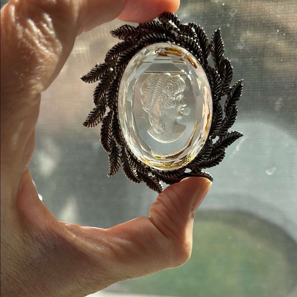 Elegant Vintage Beveled Crystal Cameo Brooch
